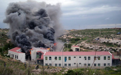 Incendio al centro di accoglienza di Lampedusa