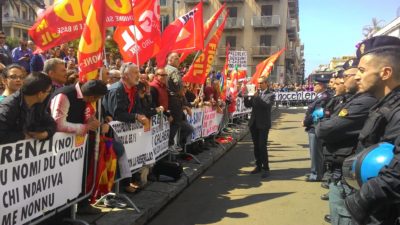 Renzi contestato in Calabria nell'aprile scorso